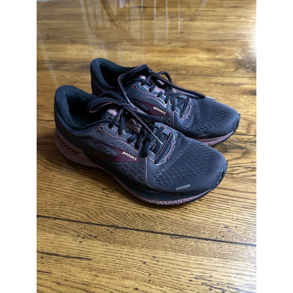 Brooks Running Shoes Womens 8 B Adrenaline 21 Gray Sneakers Athletic Road EUC
